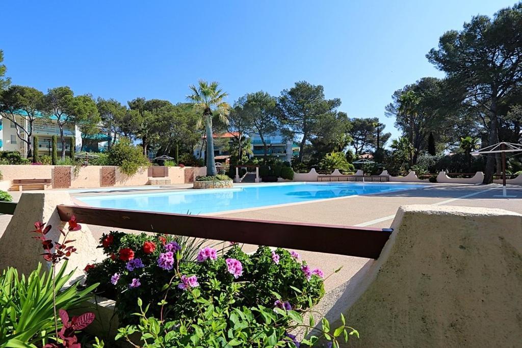 Saint-Raphael, Boulouris, F2 Dans Belle Residence 3 Piscines, Proche Bord De Mer Zewnętrze zdjęcie
